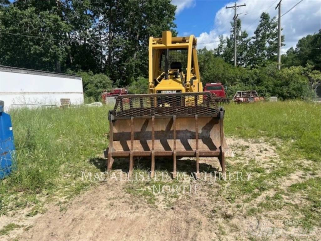 CAT D3GX Buldožeri guseničari