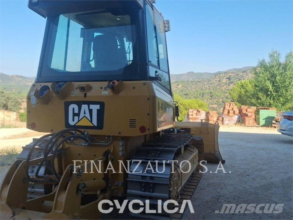 CAT D4K2 Buldožeri guseničari