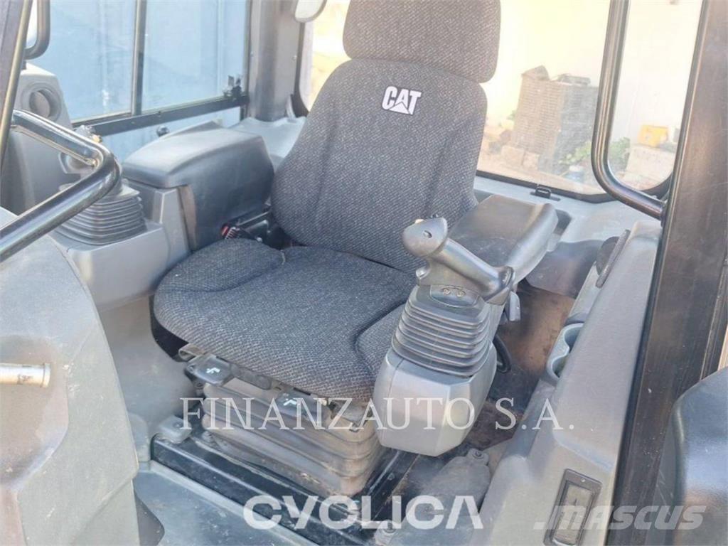 CAT D4K2 Buldožeri guseničari