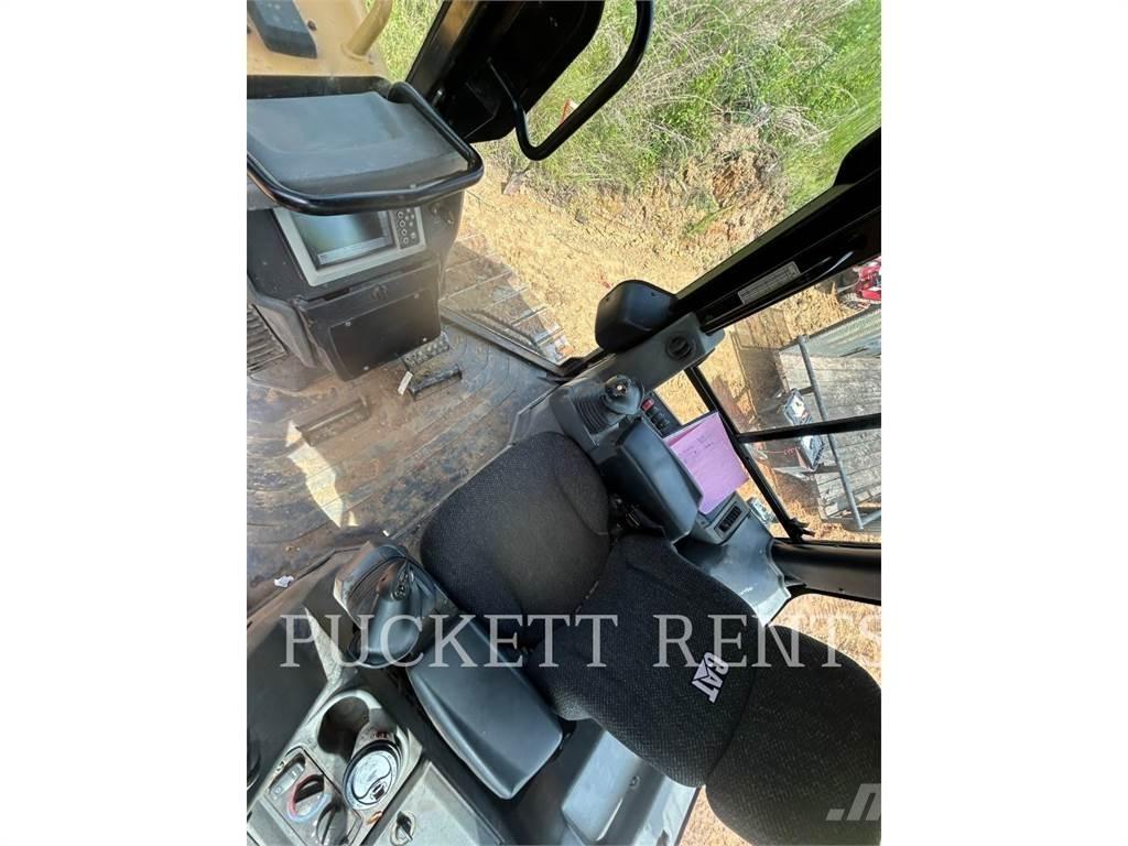 CAT D4K2LGP Buldožeri guseničari