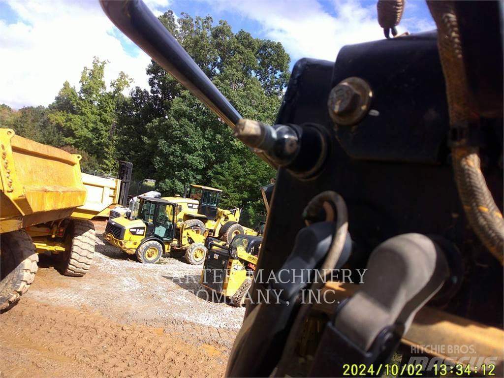 CAT D5 Buldožeri guseničari