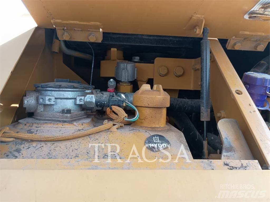 CAT D5 Buldožeri guseničari
