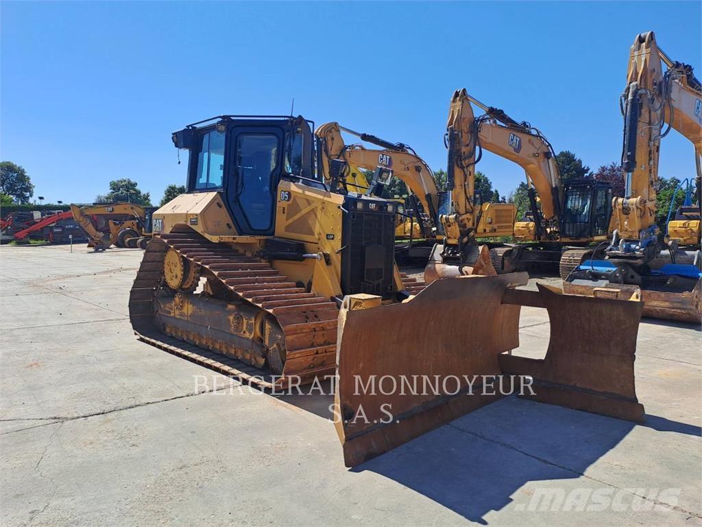 CAT D5 Buldožeri guseničari