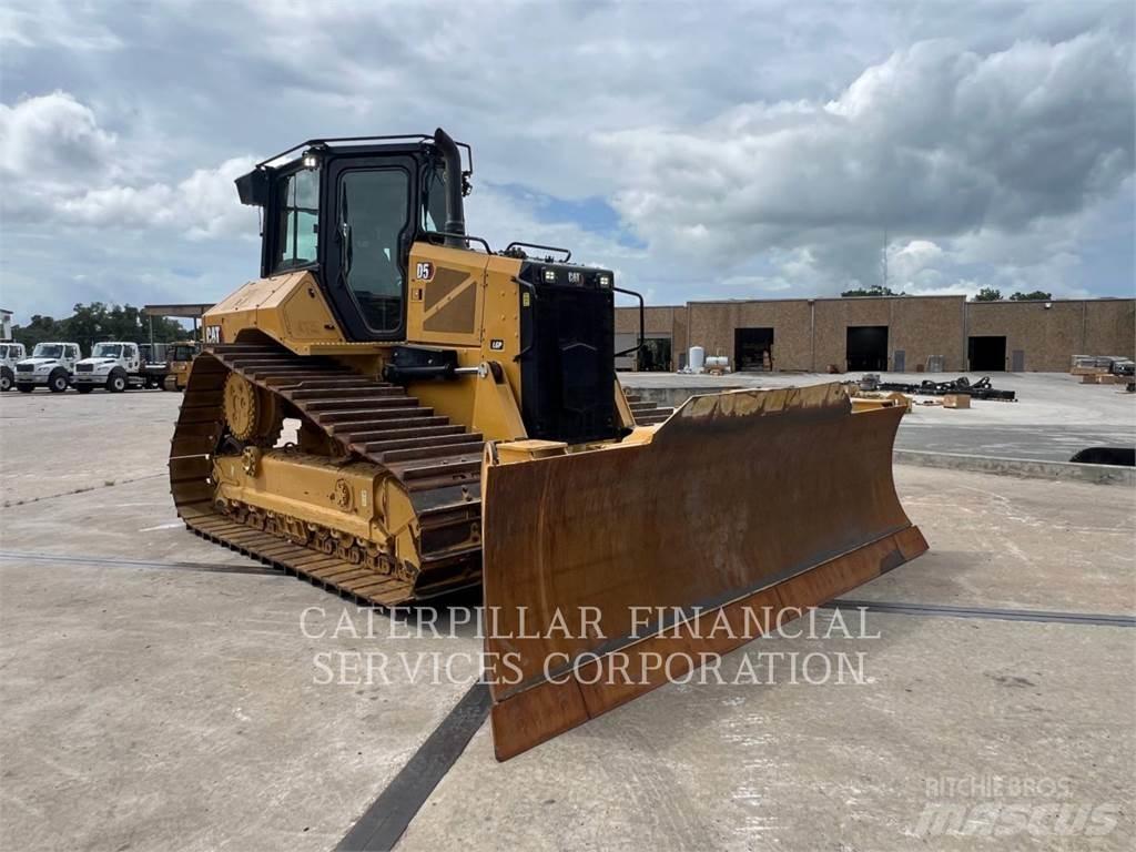 CAT D5-17VP Buldožeri guseničari