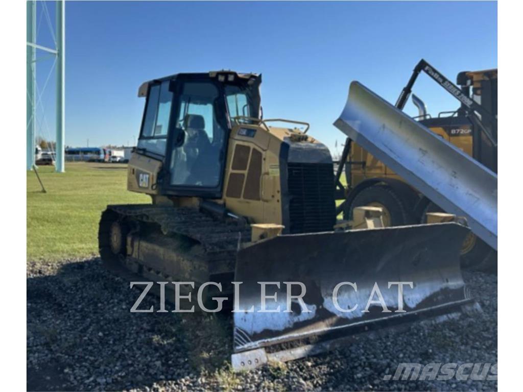 CAT D5K2 Buldožeri guseničari