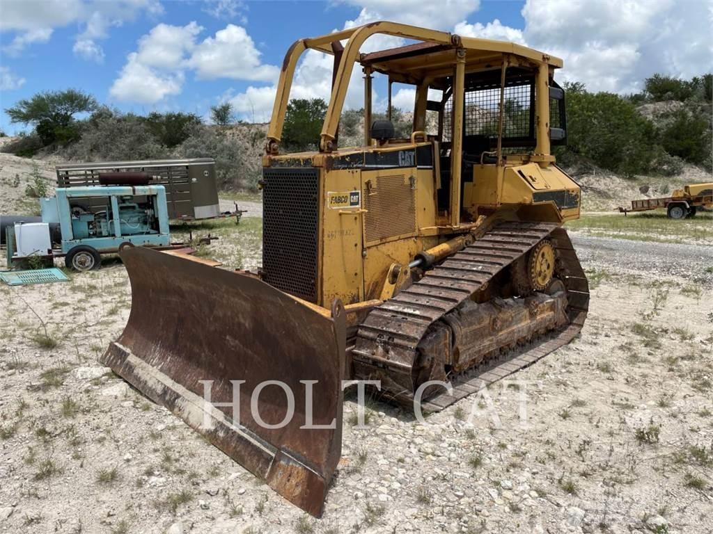 CAT D5M Buldožeri guseničari