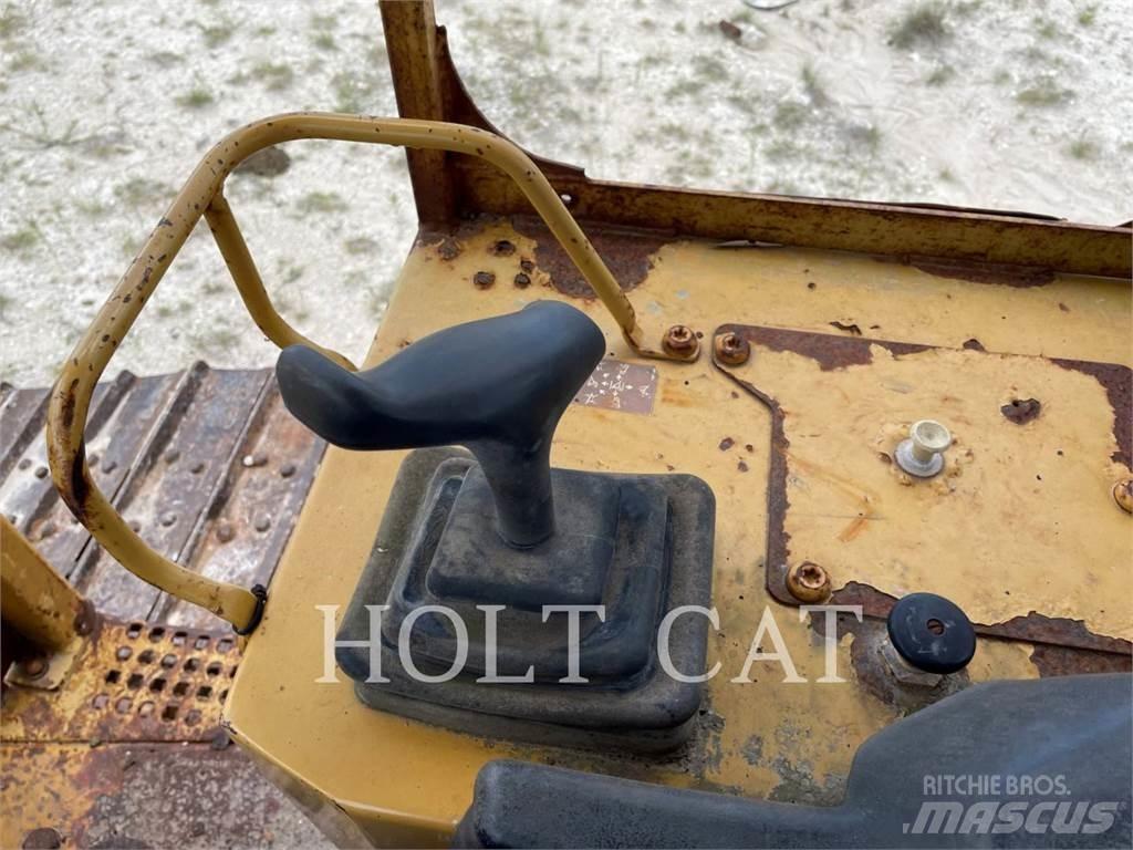 CAT D5M Buldožeri guseničari