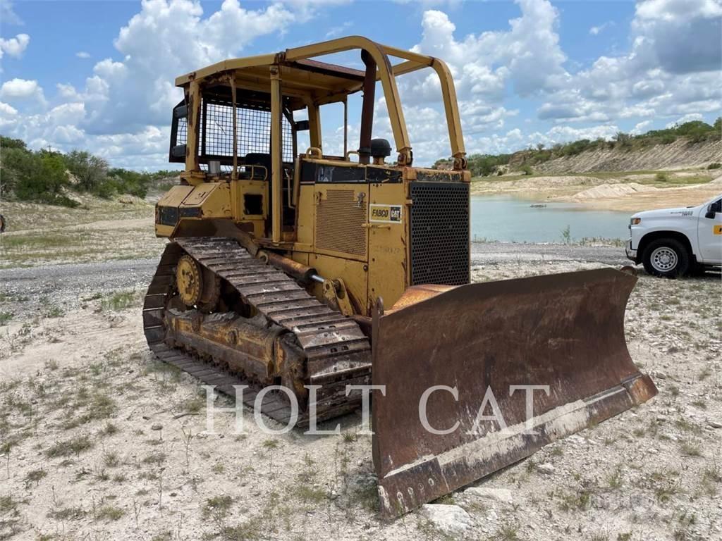 CAT D5M Buldožeri guseničari