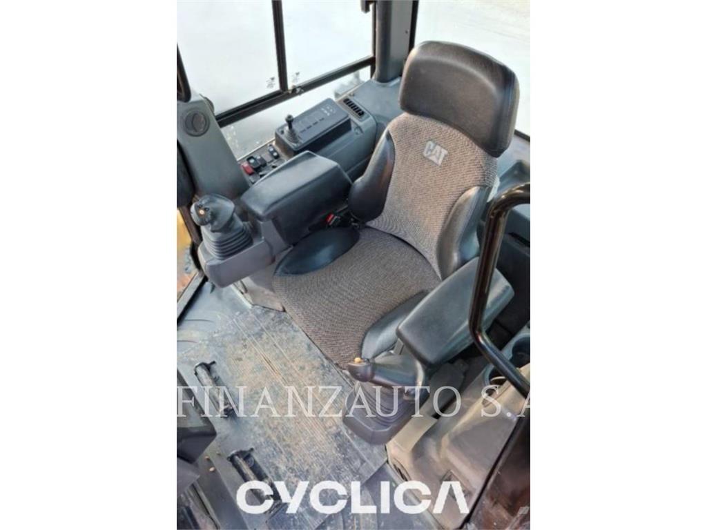 CAT D6K Buldožeri guseničari