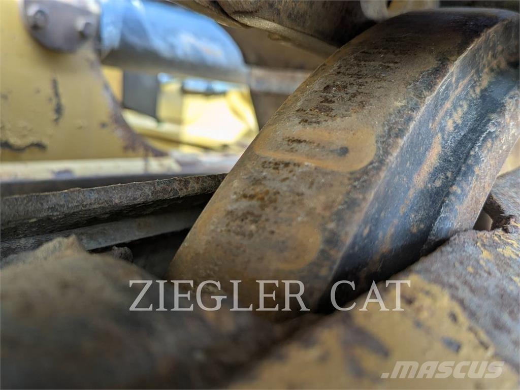 CAT D6K2 Buldožeri guseničari