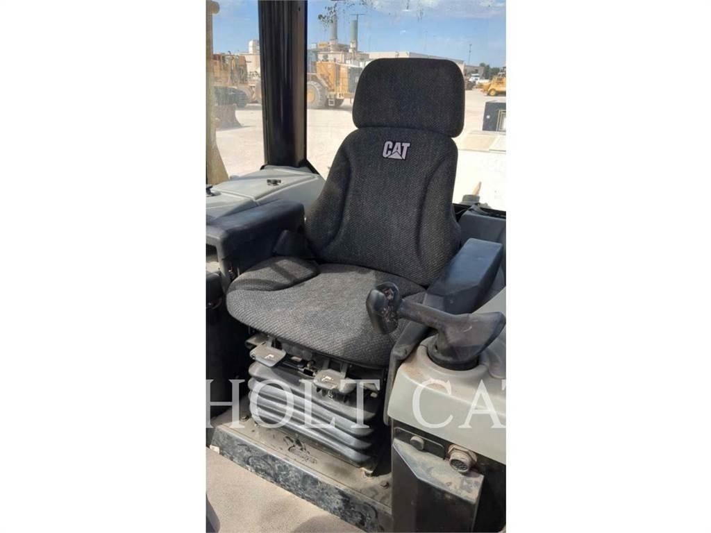 CAT D6N LAND Buldožeri guseničari