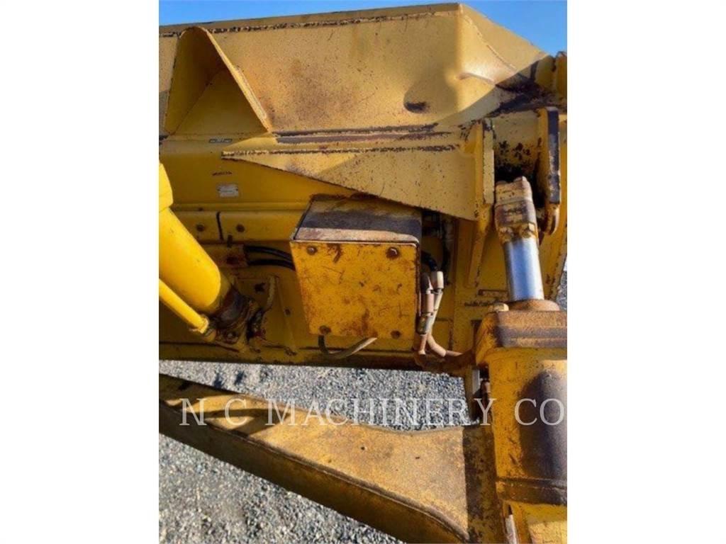 CAT D6T Buldožeri guseničari