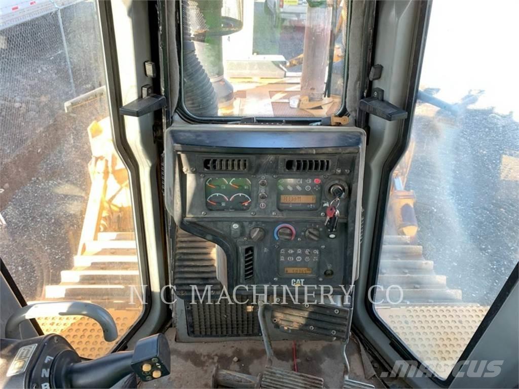 CAT D6T Buldožeri guseničari