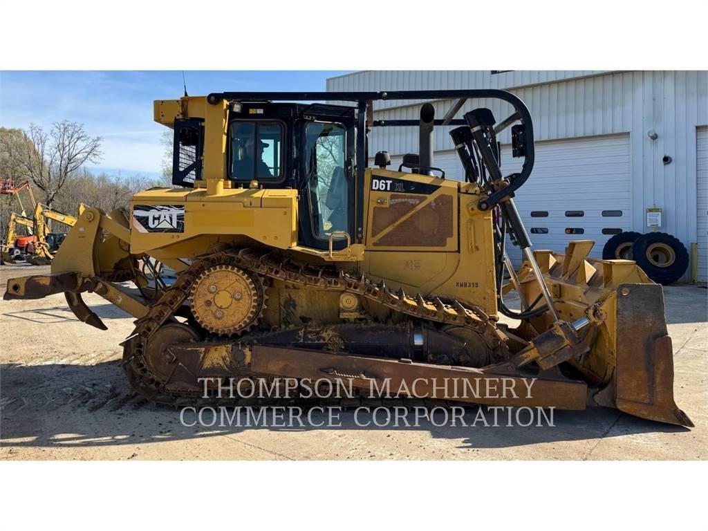 CAT D6T Buldožeri guseničari