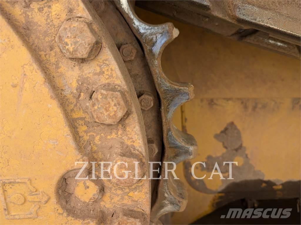 CAT D6T Buldožeri guseničari