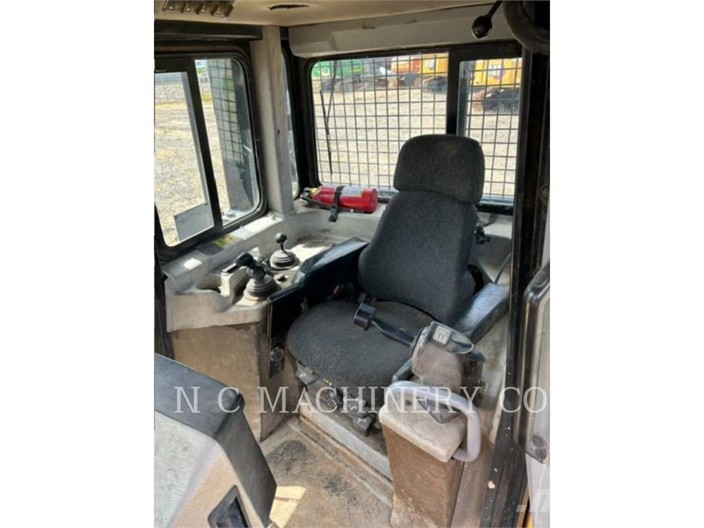 CAT D6T Buldožeri guseničari