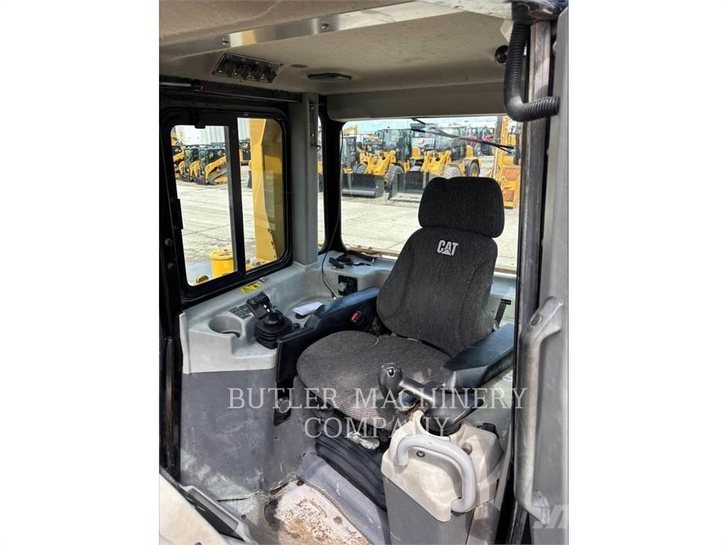 CAT D6T Buldožeri guseničari