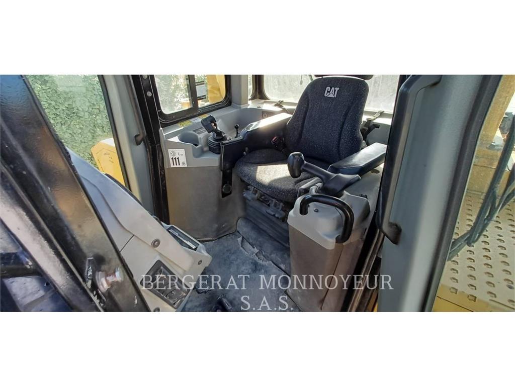CAT D6T3B XW Buldožeri guseničari