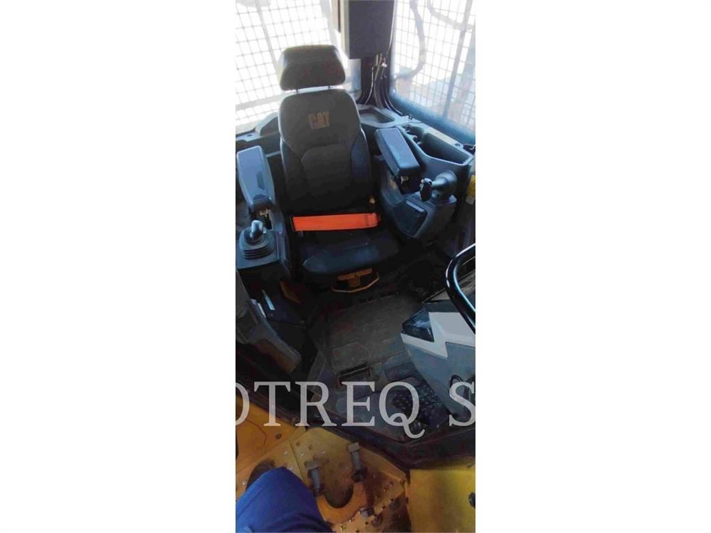 CAT D7 Buldožeri guseničari