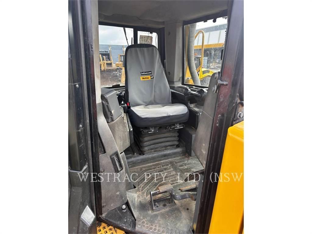CAT D8T Buldožeri guseničari
