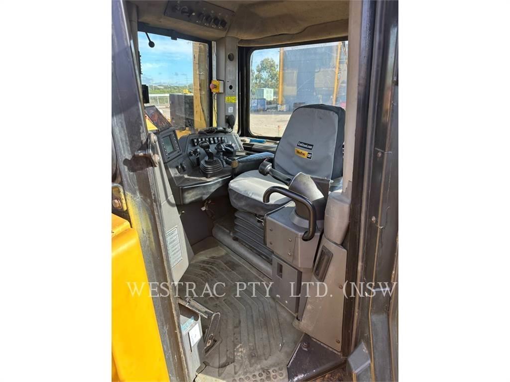 CAT D8T Buldožeri guseničari