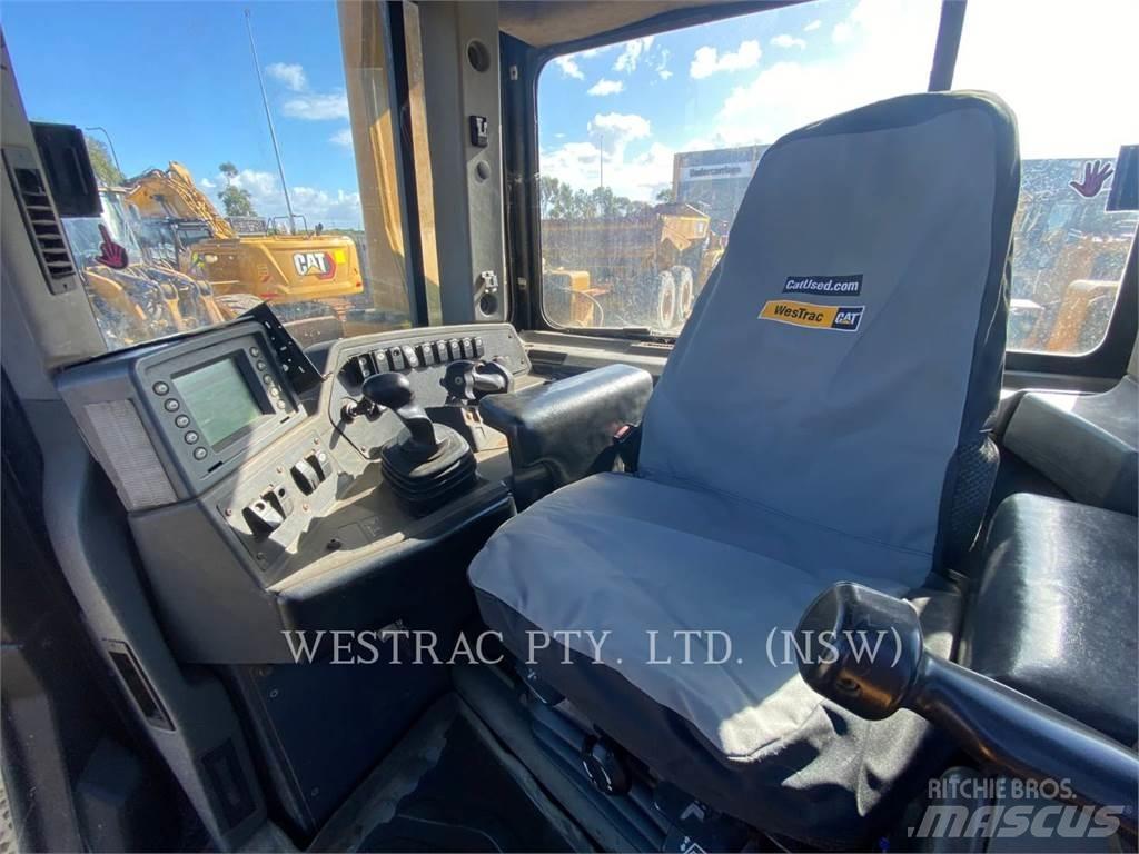 CAT D8T Buldožeri guseničari