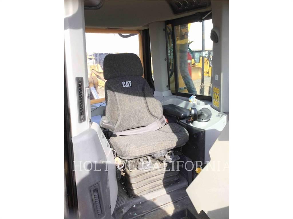 CAT D8T Buldožeri guseničari