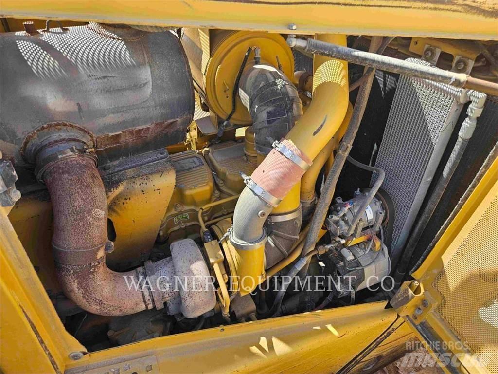 CAT D8T Buldožeri guseničari