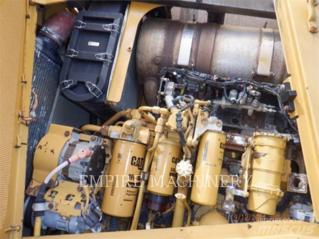 CAT D8T Buldožeri guseničari