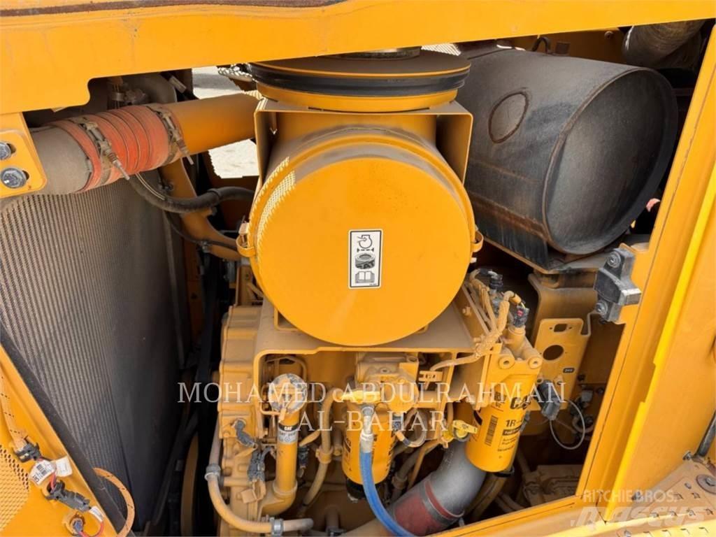 CAT D8T Buldožeri guseničari