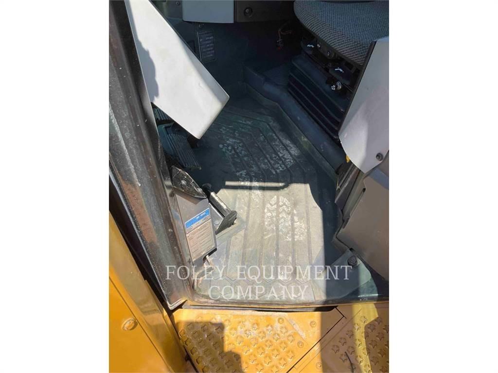 CAT D8T Buldožeri guseničari