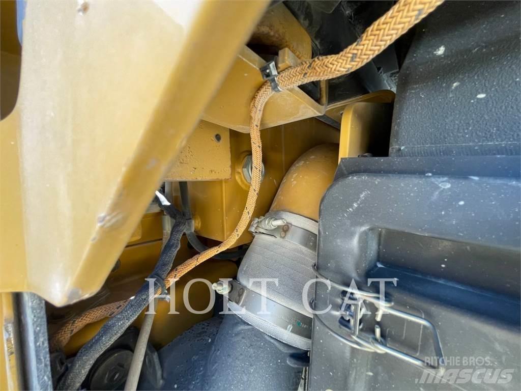 CAT D8T Buldožeri guseničari