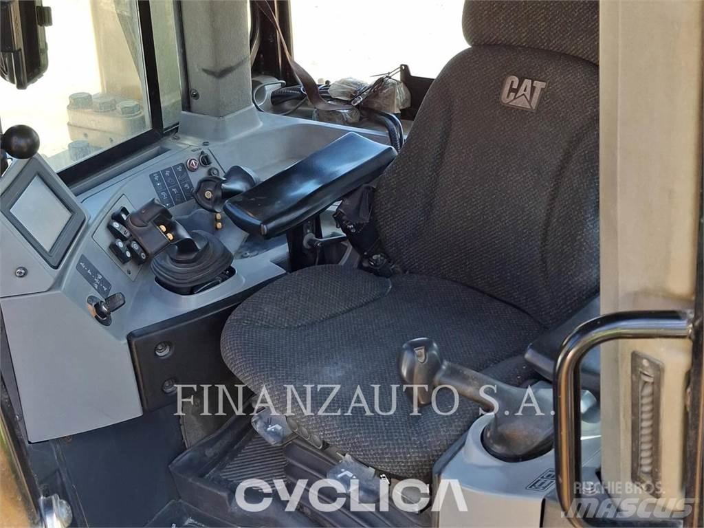 CAT D8T Buldožeri guseničari