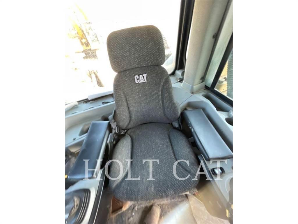 CAT D8T Buldožeri guseničari
