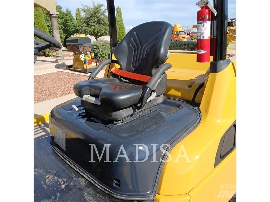 CAT LIFT TRUCKS DP50NM Dizelski viljuškari
