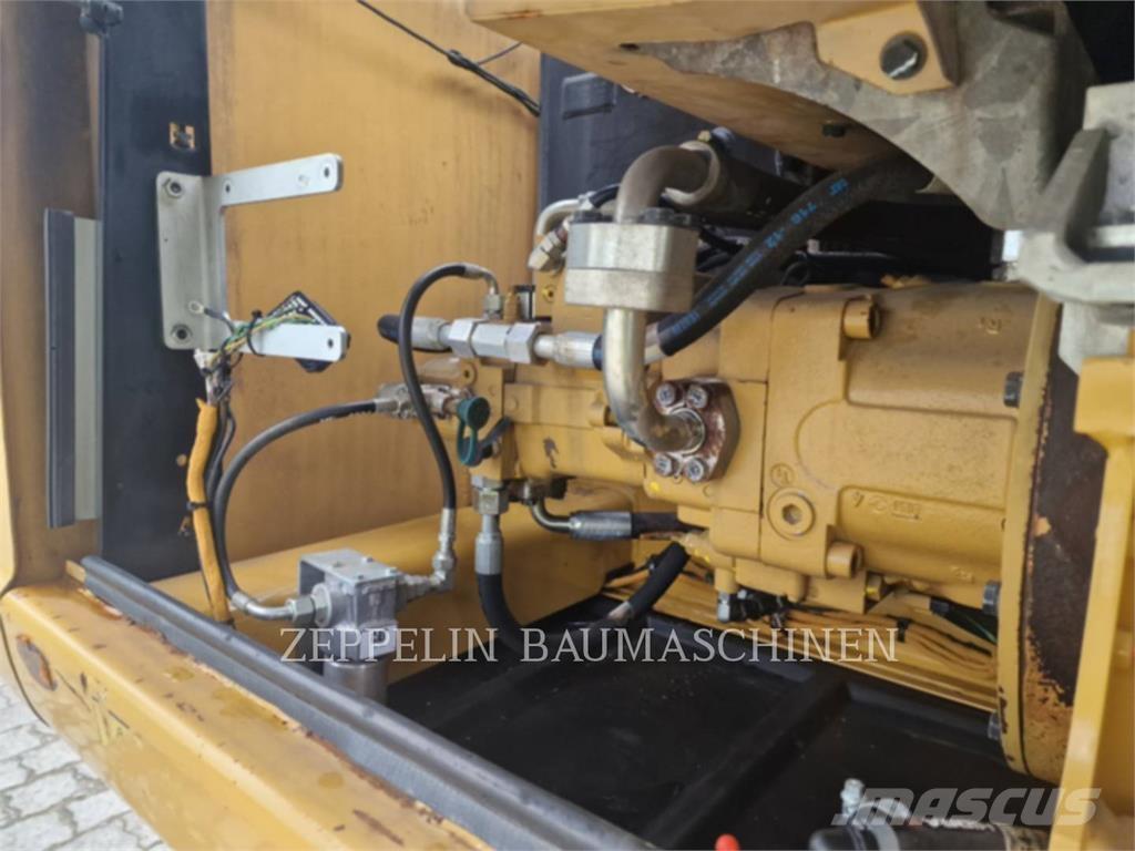 CAT M318D Bageri točkaši