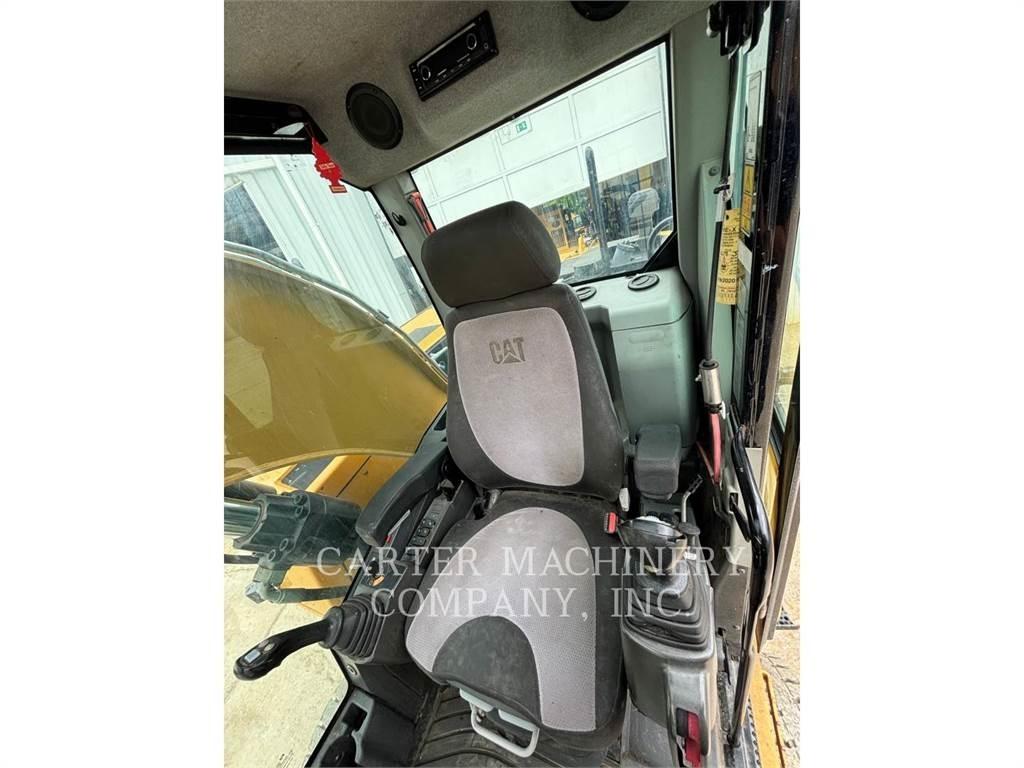 CAT M318F Bageri točkaši