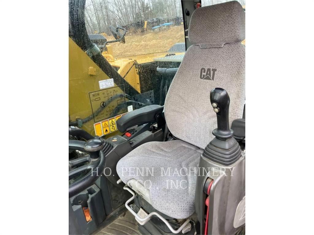 CAT M322F Bageri točkaši