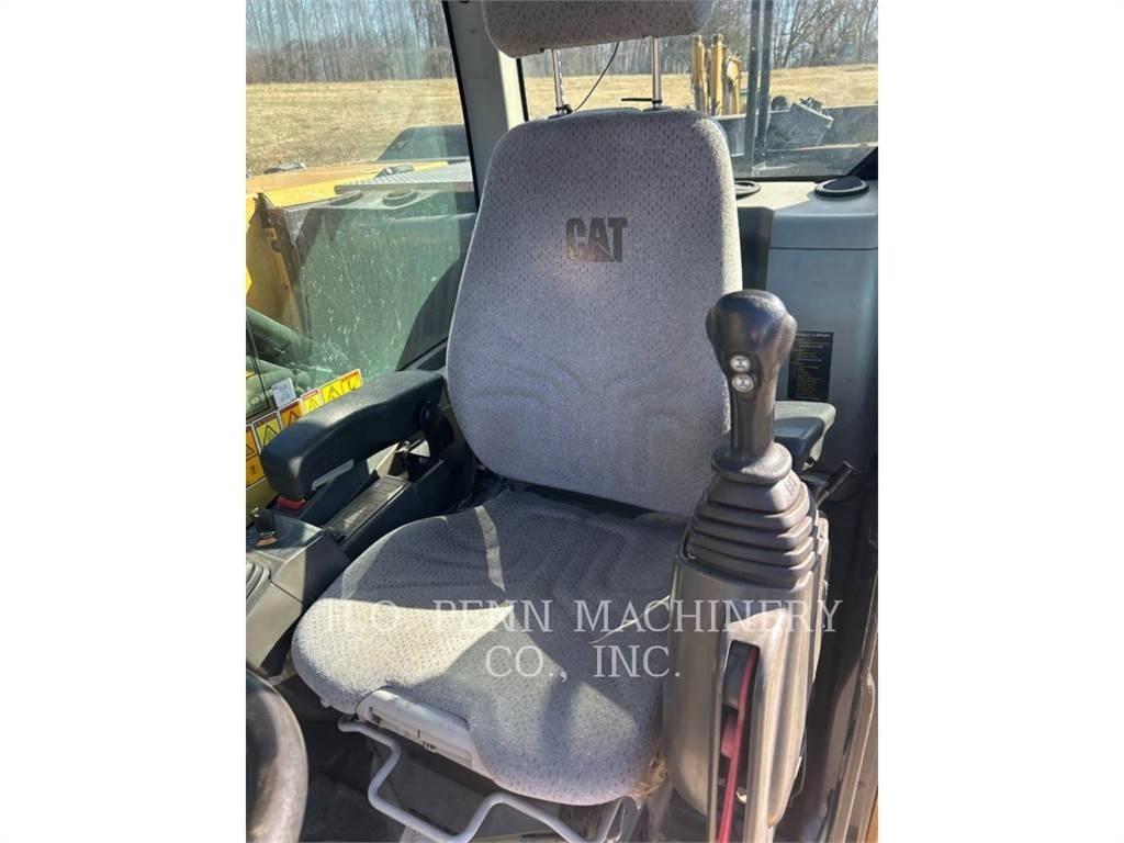 CAT M322F Bageri točkaši