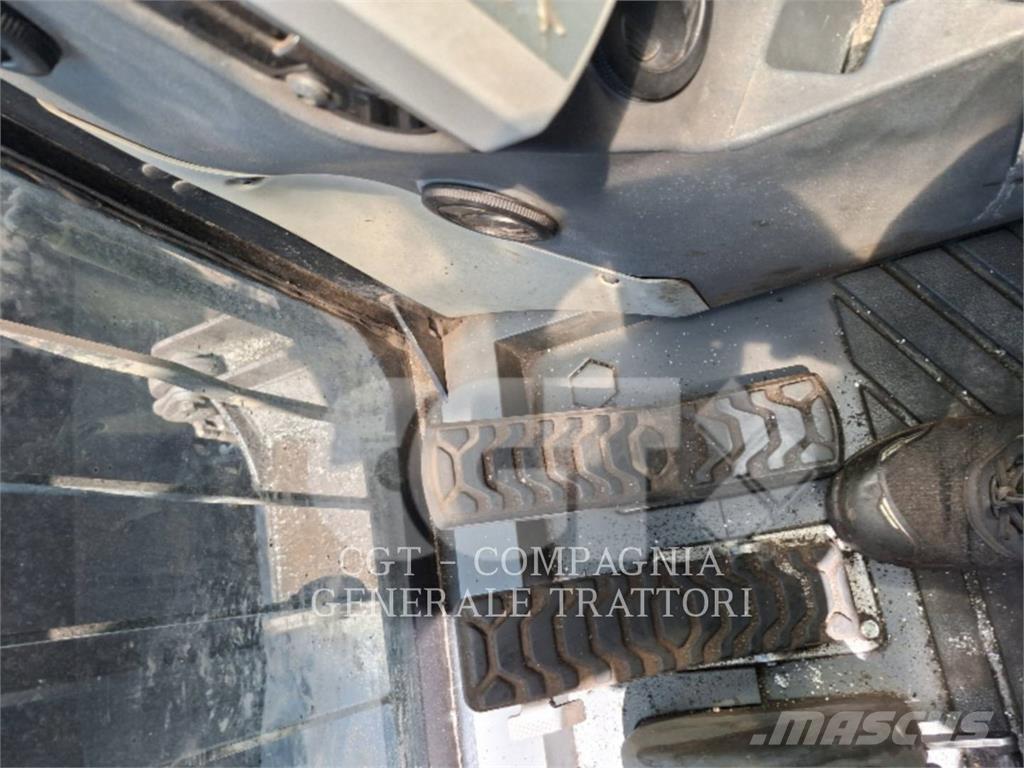 CAT MH 3024 Bageri točkaši