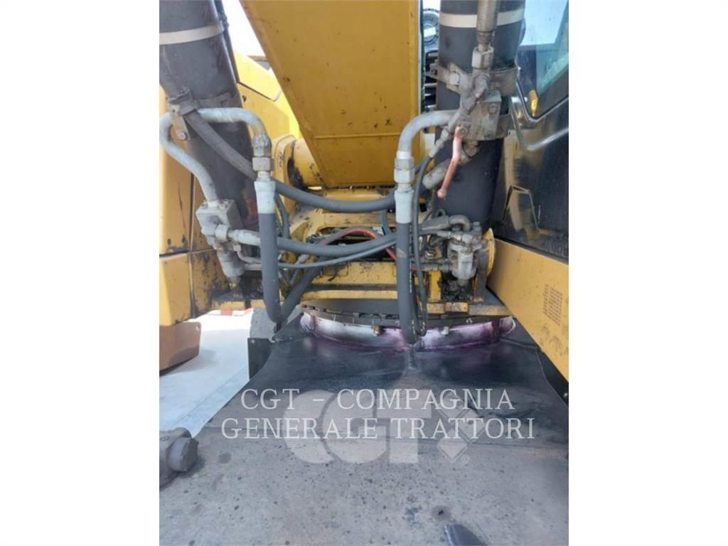 CAT MH3024 Bageri točkaši