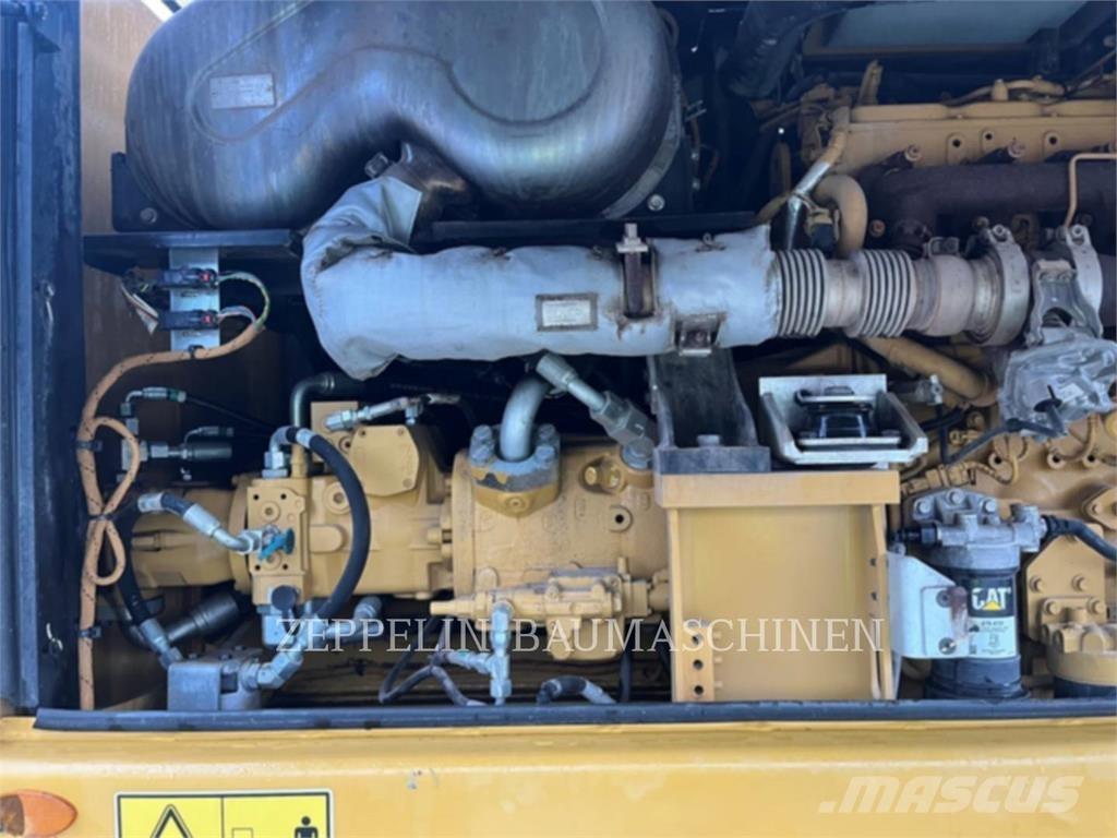 CAT MH3024 Bageri za rušenje
