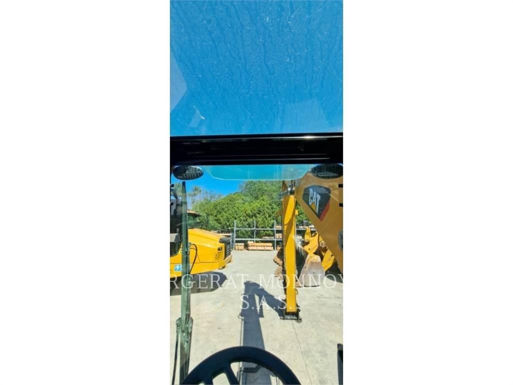 CAT MH3024-06 Bageri točkaši
