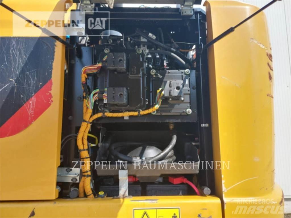 CAT MH3024-06C Bageri za rušenje