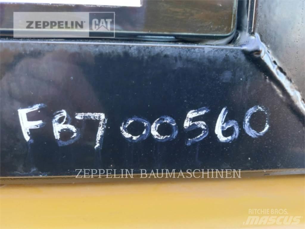 CAT MH3024-06C Bageri za rušenje