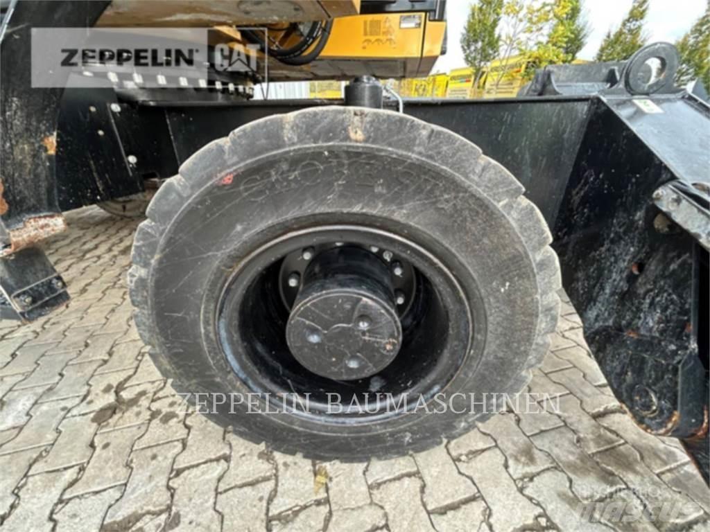 CAT MH3024-06C Bageri za rušenje