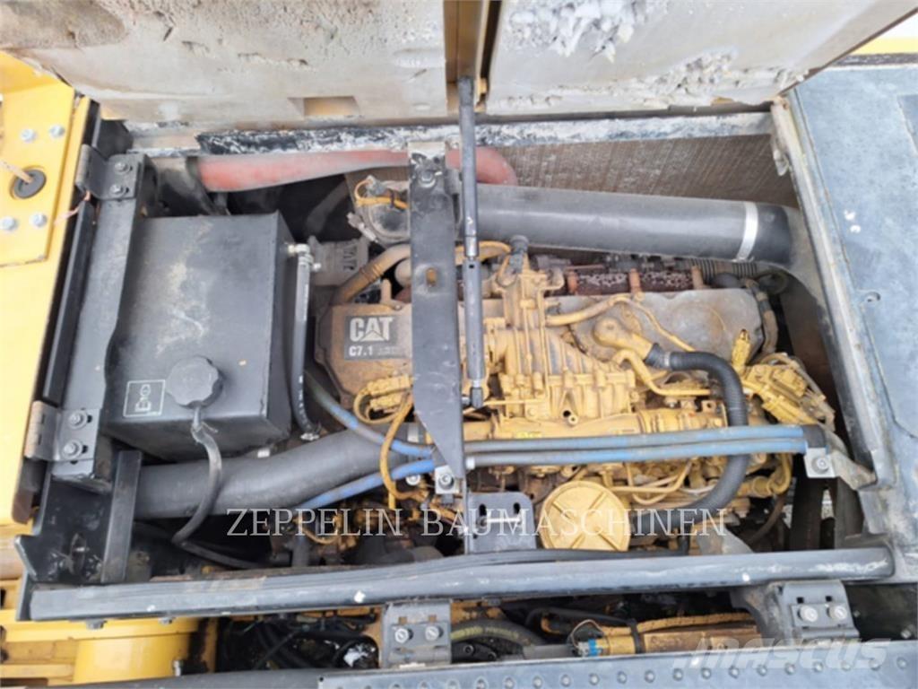 CAT MH3024-06C Bageri za rušenje