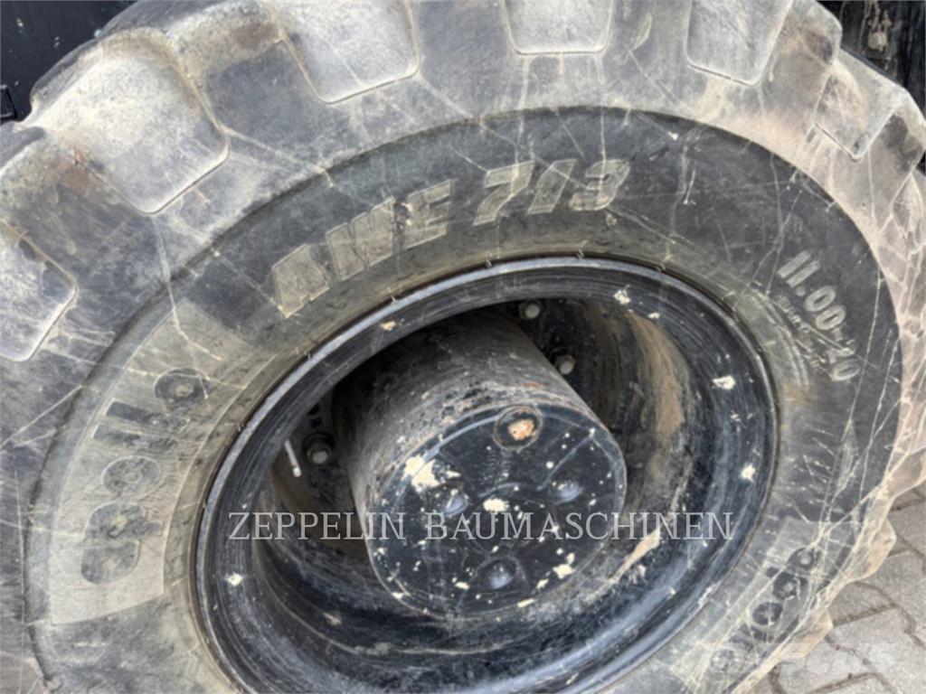 CAT MH3024-07A Bageri za rušenje