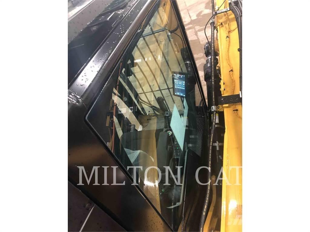 CAT MH3026 Bageri točkaši