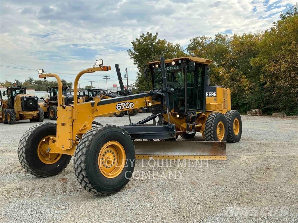 John Deere 670 Grejderi